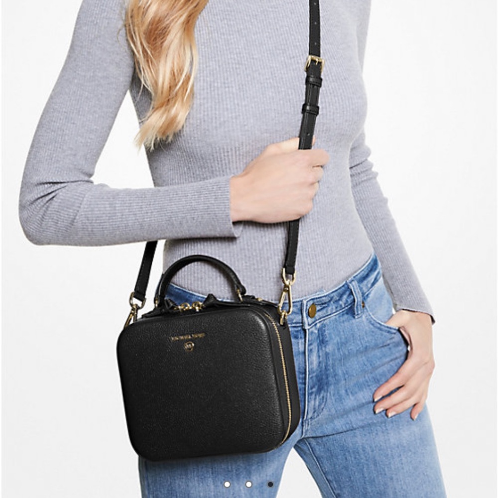 Like new Michael Kors Jet Set Medium Pebbled Leather Crossbody Bag
